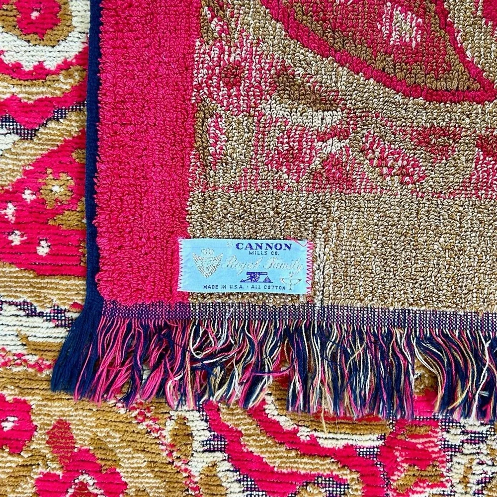 VTG Cannon Royal Family Sculpted Bath Towel Red & Gold Paisley  Regency VHTF EUC